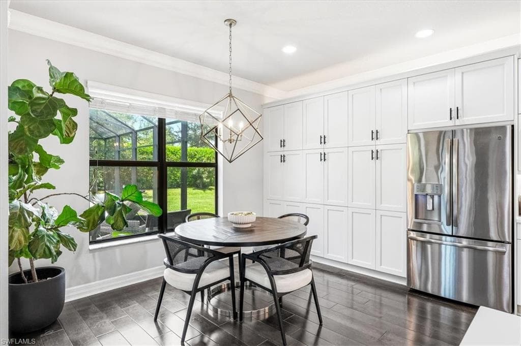 4432 Aurora ST-7
