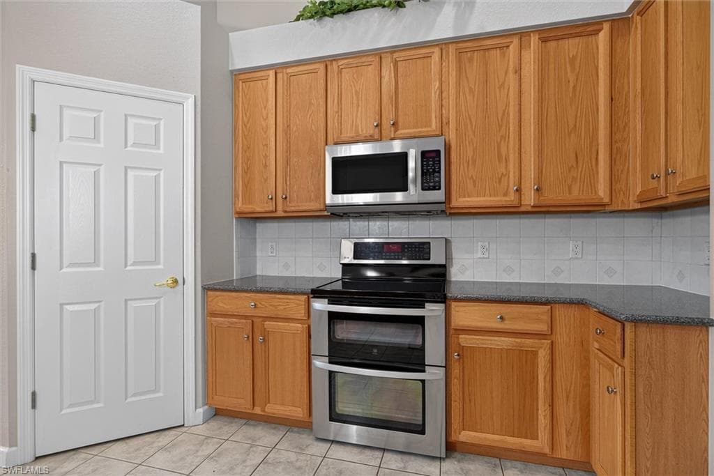 13716 Magnolia Lake CT-17