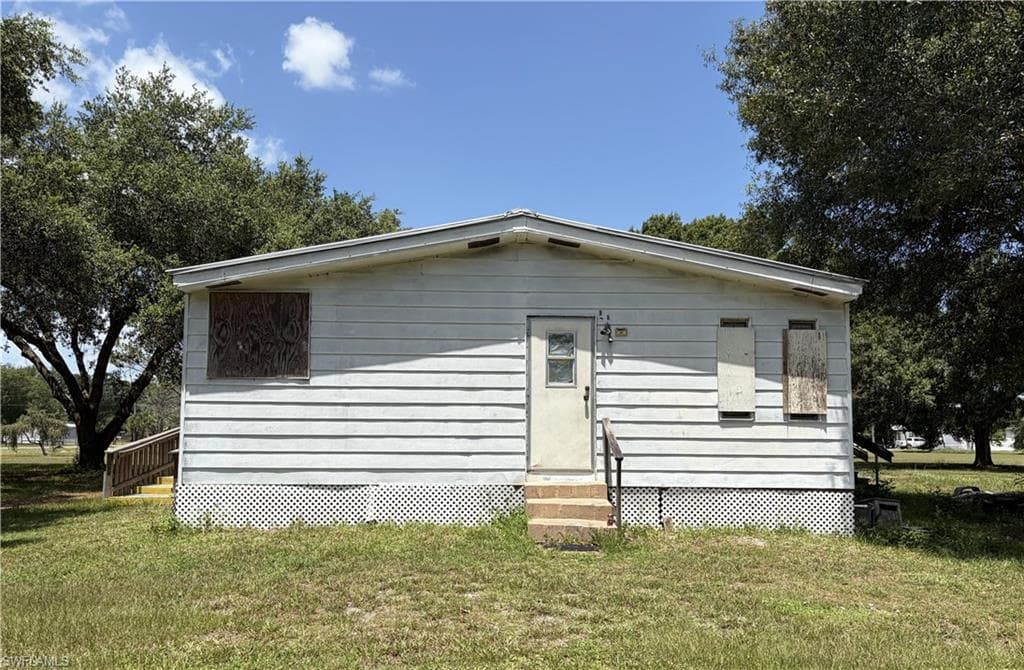 223 Pine LN-12