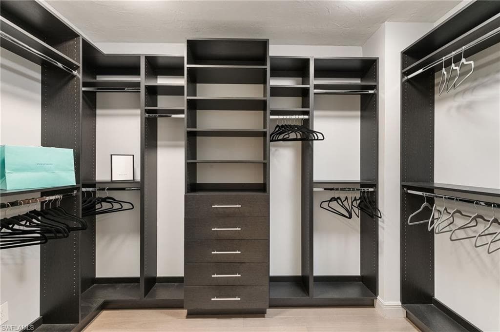 1060 Borghese LN 902-23