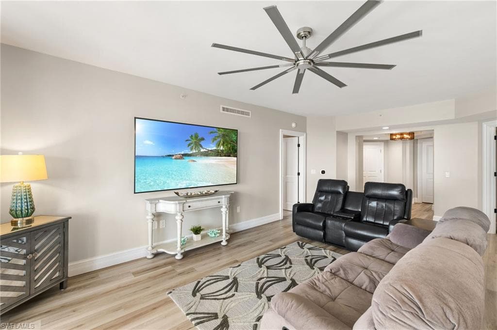 1060 Borghese LN 902-8