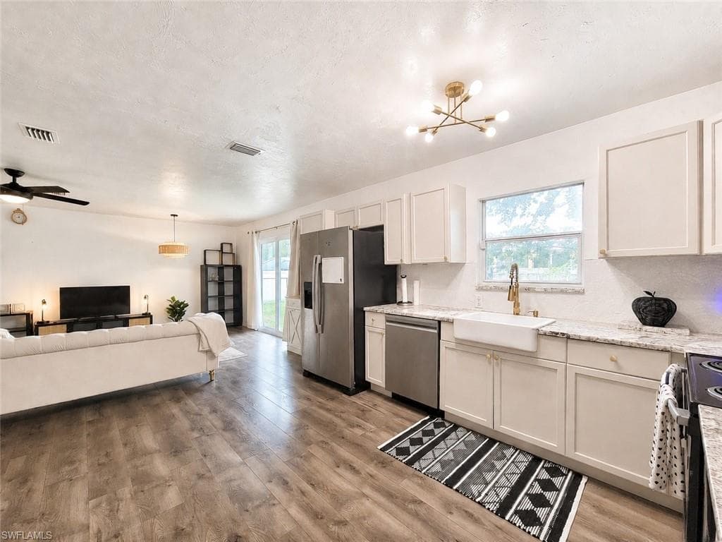 2524 NE 5th PL-1