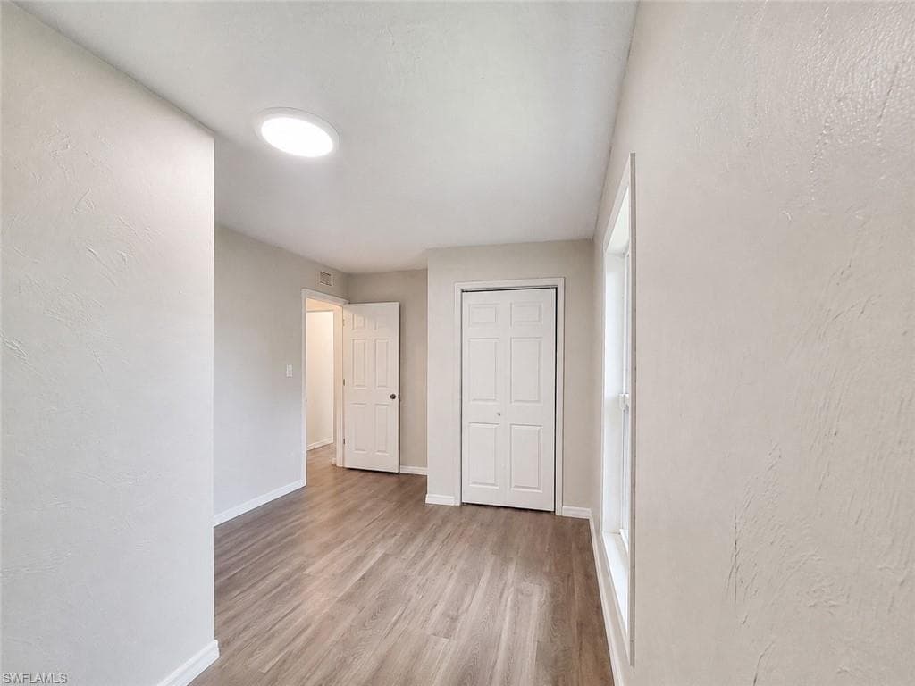2524 NE 5th PL-11