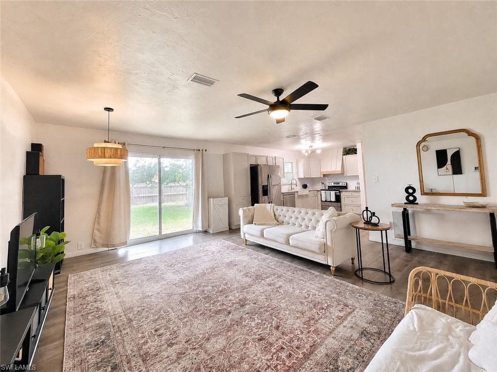 2524 NE 5th PL-2
