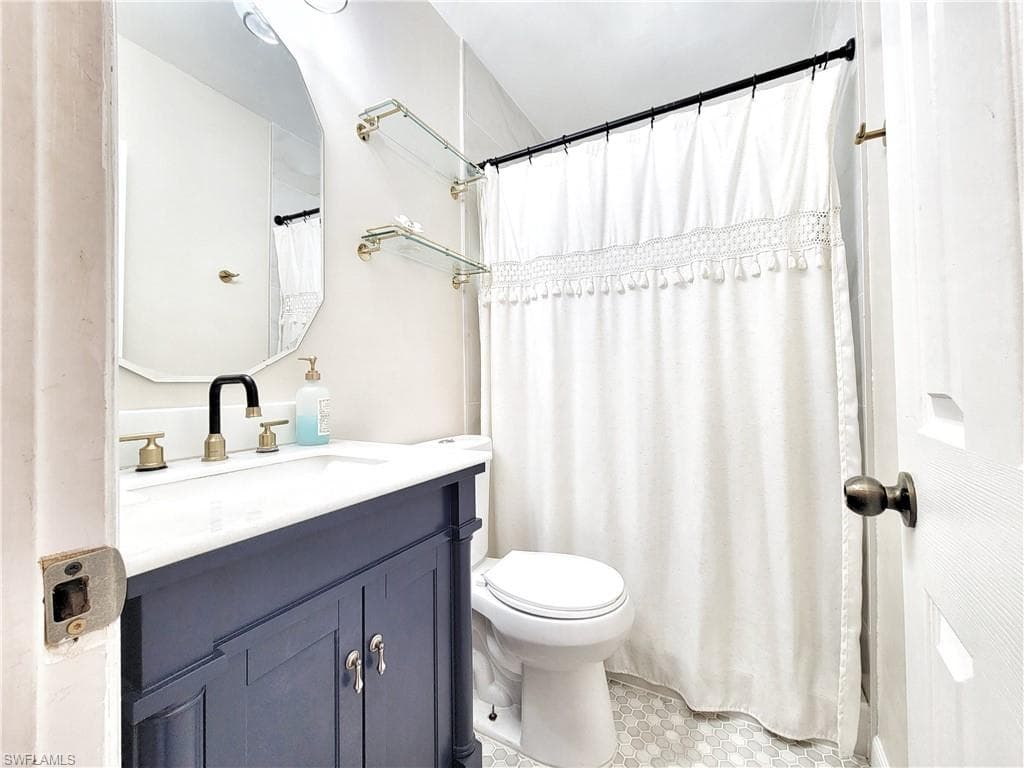 2524 NE 5th PL-9