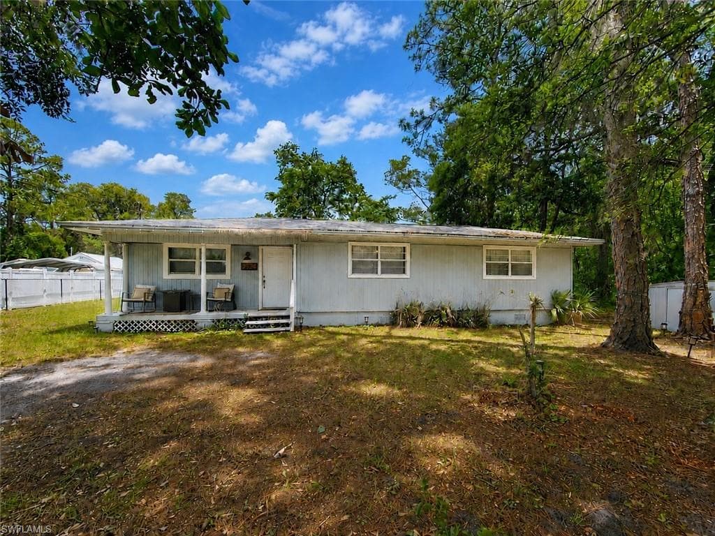 2524 NE 5th PL-13