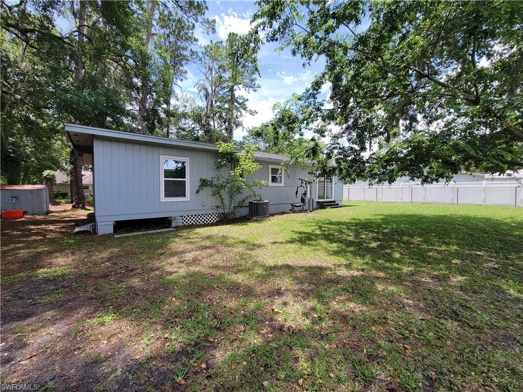 2524 NE 5th PL-17