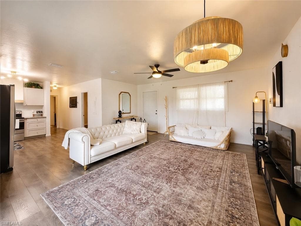 2524 NE 5th PL-3