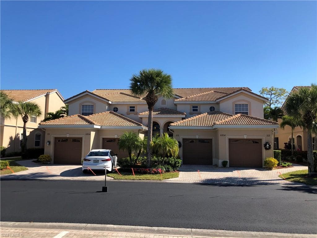 6854 STERLING GREENS DR 201-1