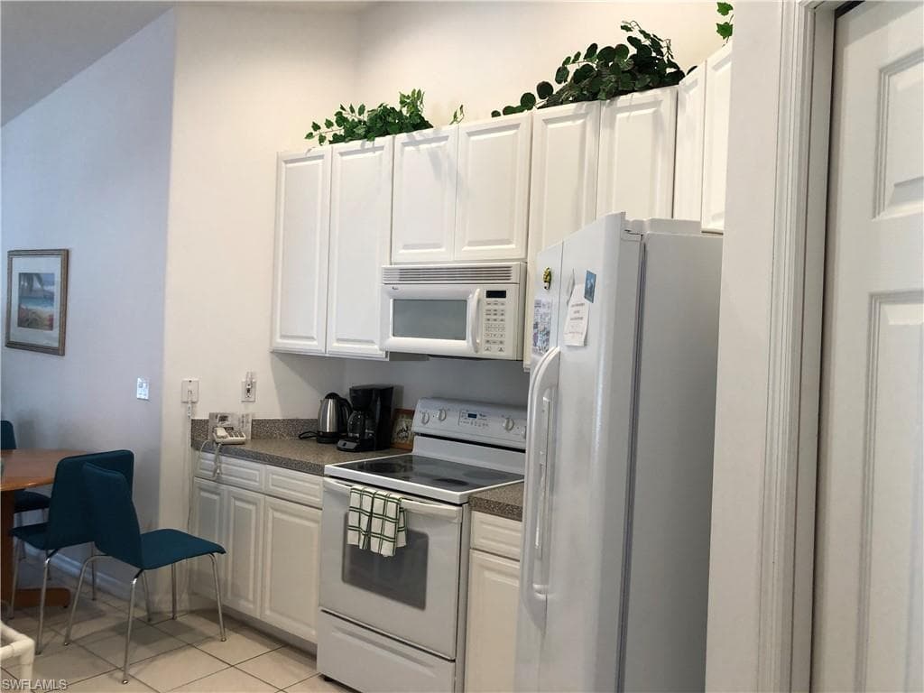 6854 STERLING GREENS DR 201-3