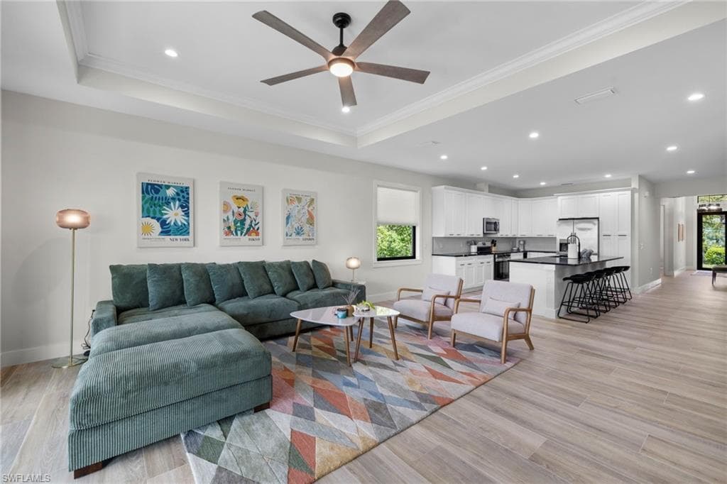3032 Woodside AVE-3