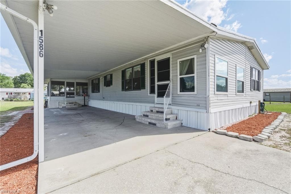 1586 NE Grapefruit ST-5