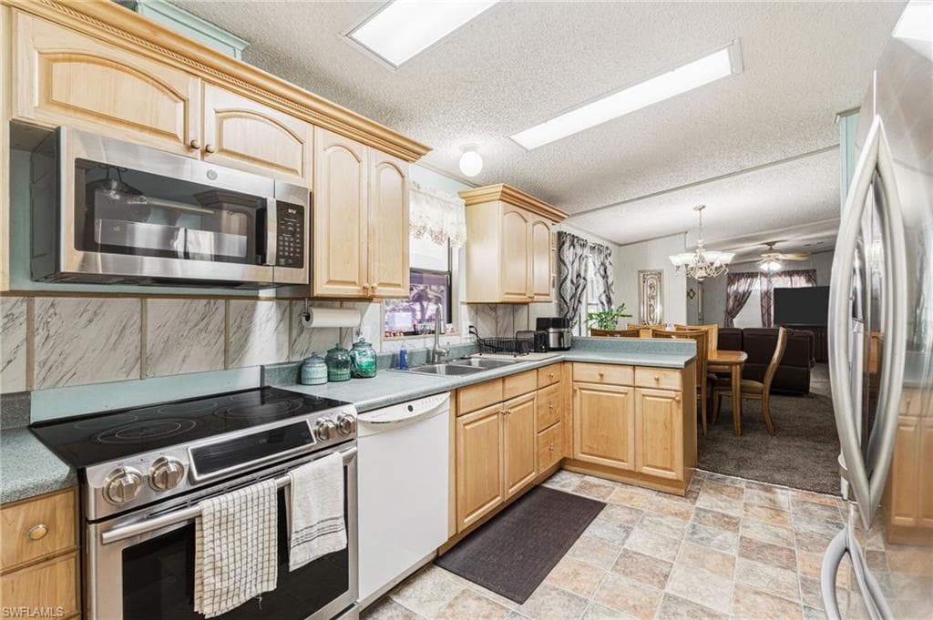 1586 NE Grapefruit ST-13
