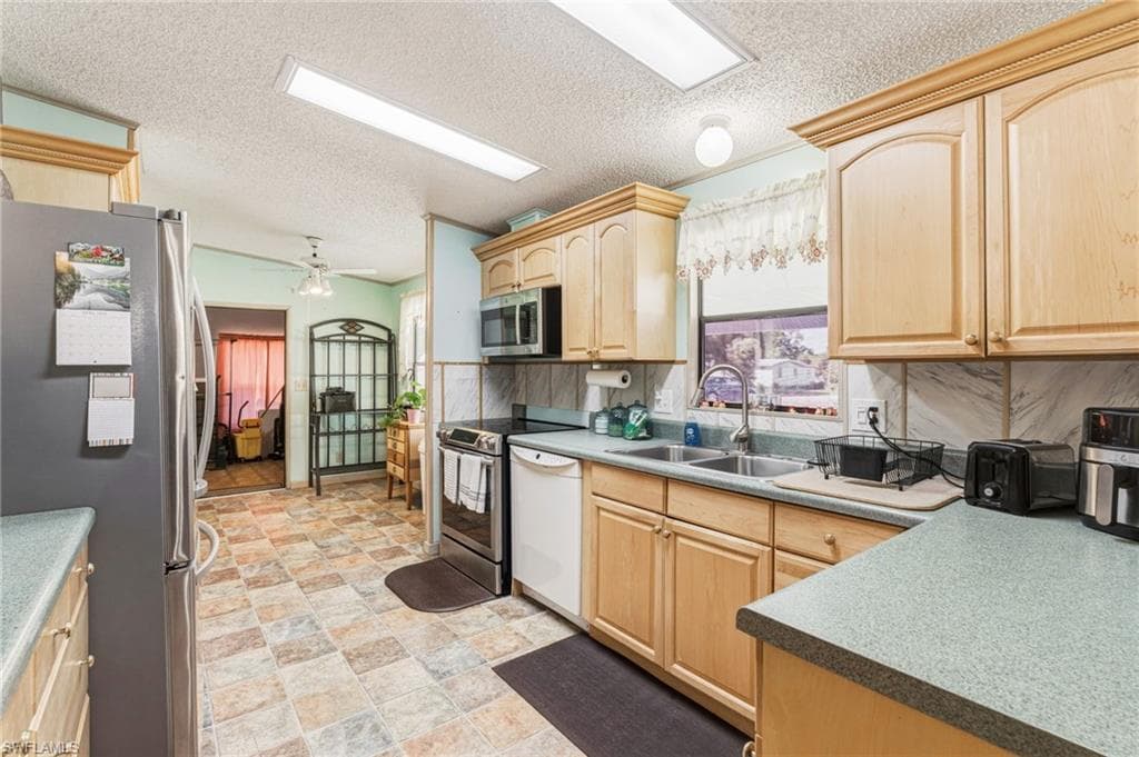 1586 NE Grapefruit ST-12