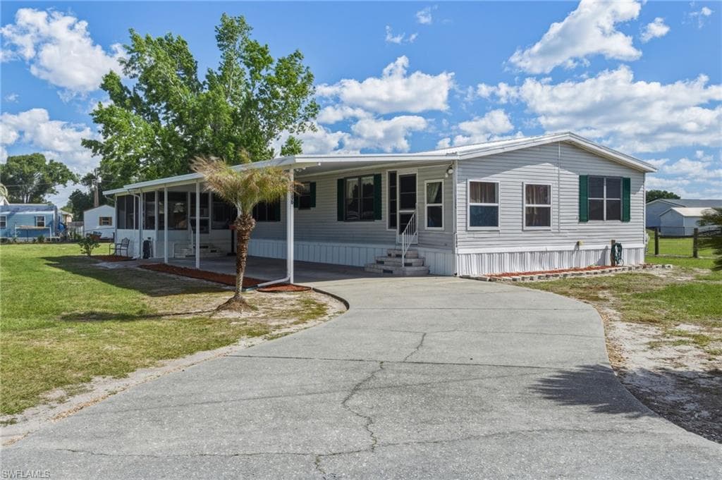 1586 NE Grapefruit ST-31