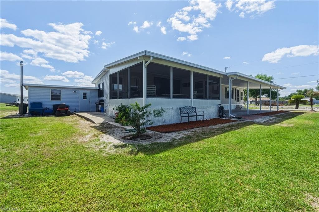 1586 NE Grapefruit ST-4