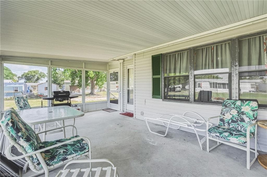 1586 NE Grapefruit ST-7