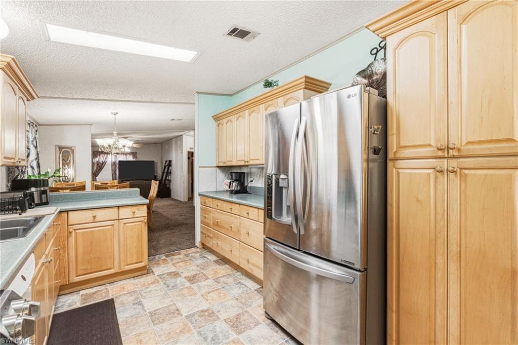 1586 NE Grapefruit ST-14