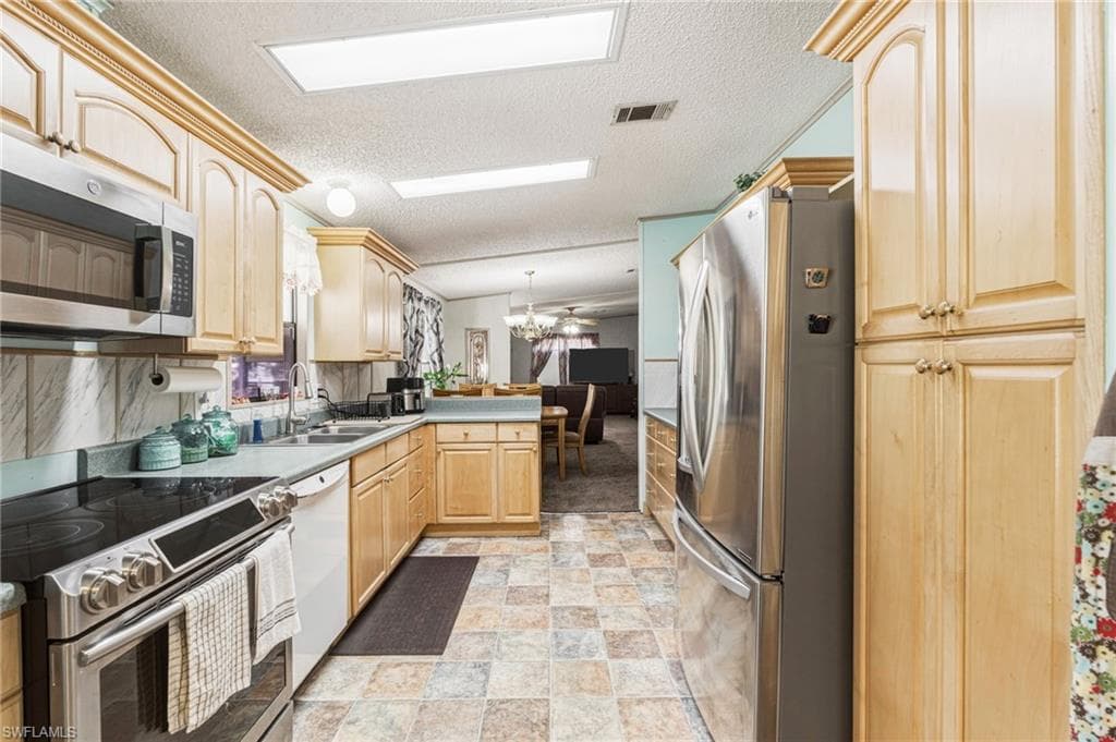 1586 NE Grapefruit ST-15