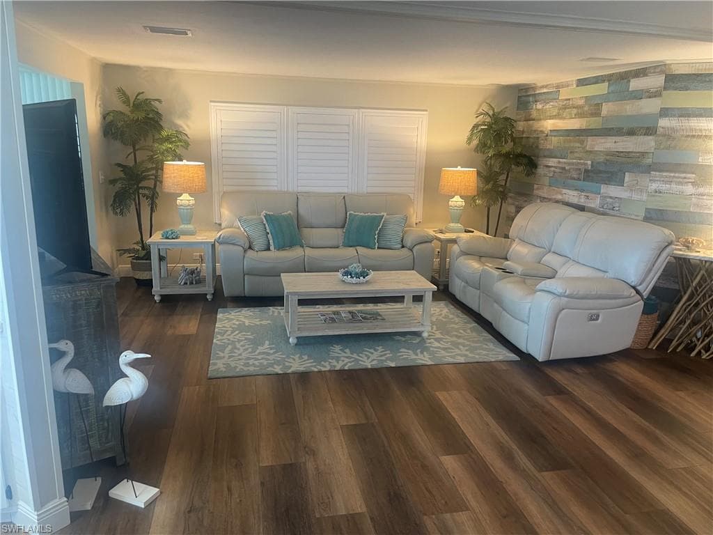 335 Nicklaus BLVD-8