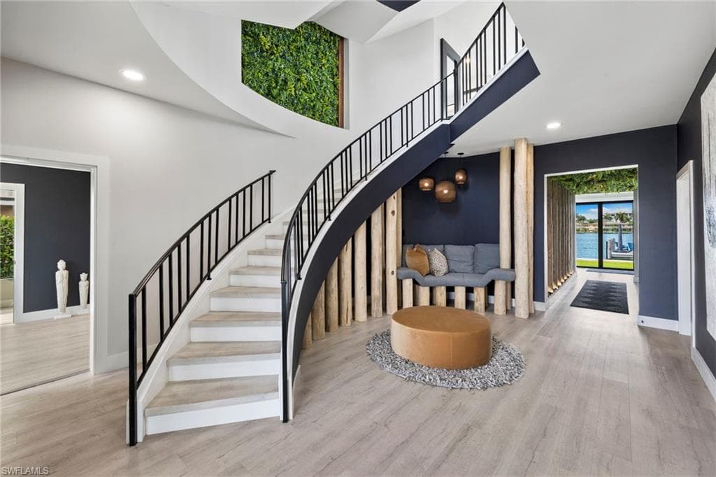 18 Pelican ST E-5
