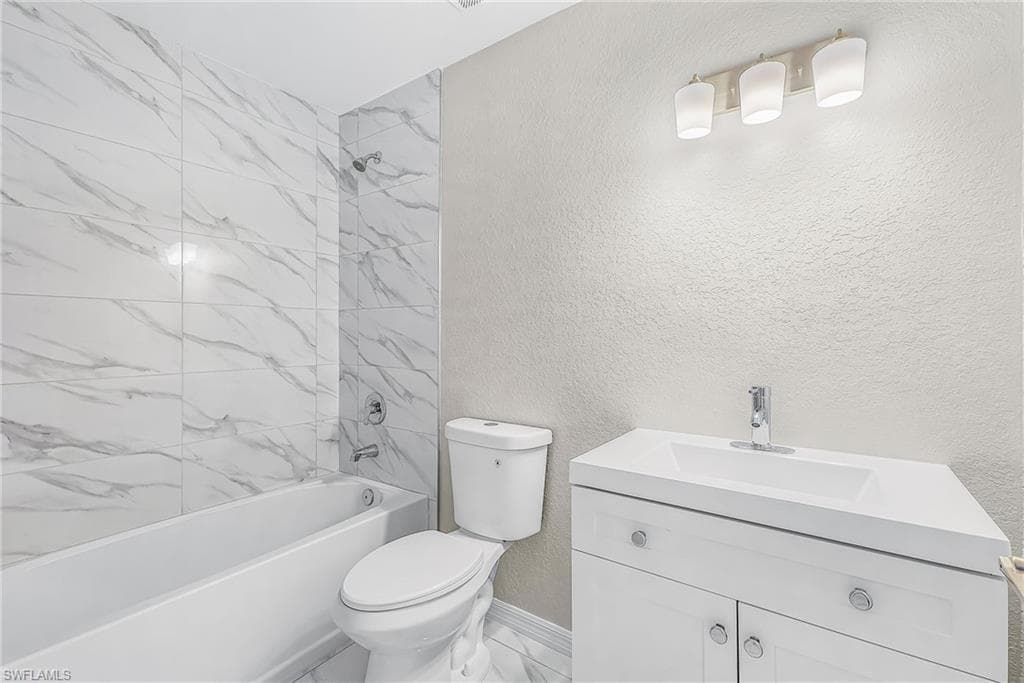 126 NE 9th ST-13