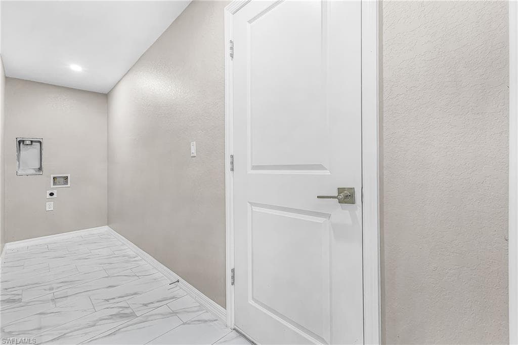 126 NE 9th ST-18