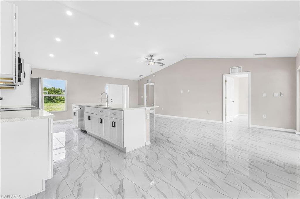 126 NE 9th ST-7