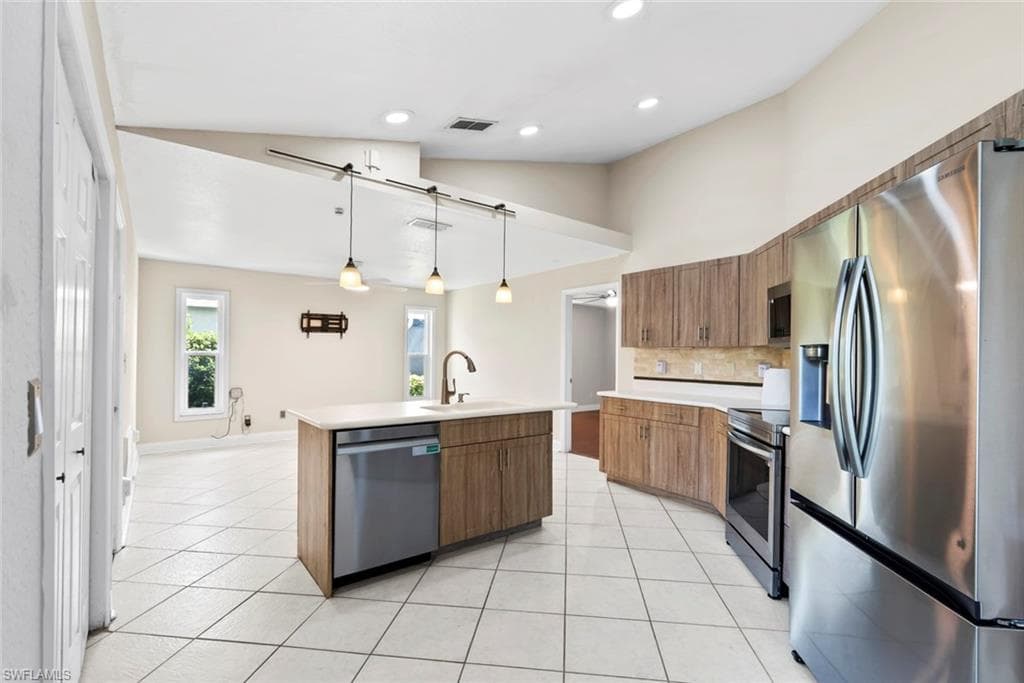 3628 Kent DR-16