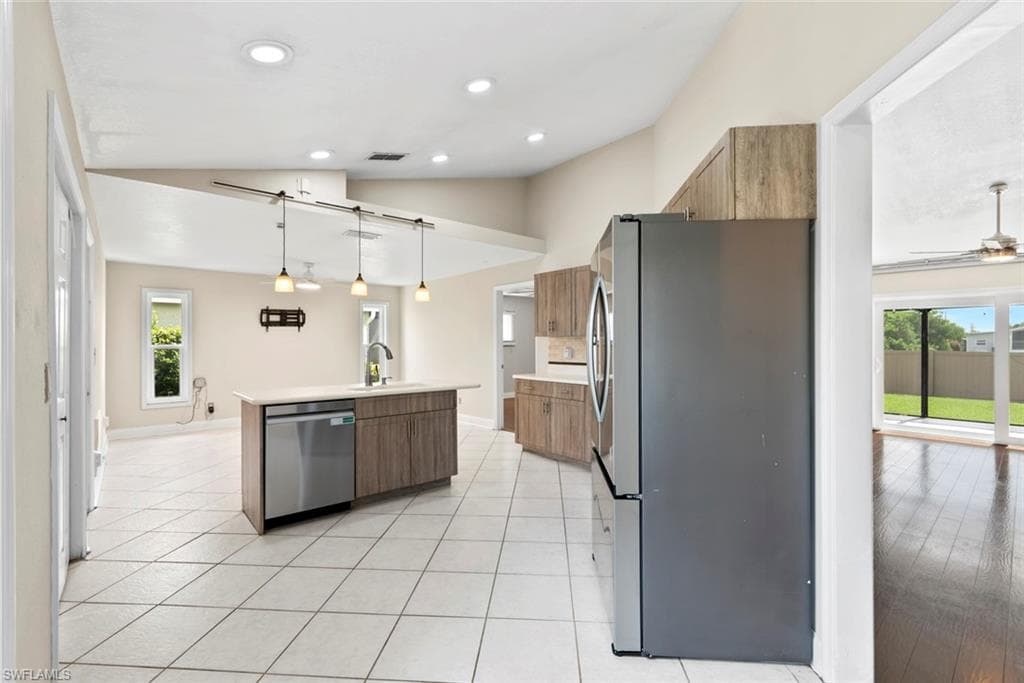 3628 Kent DR-15