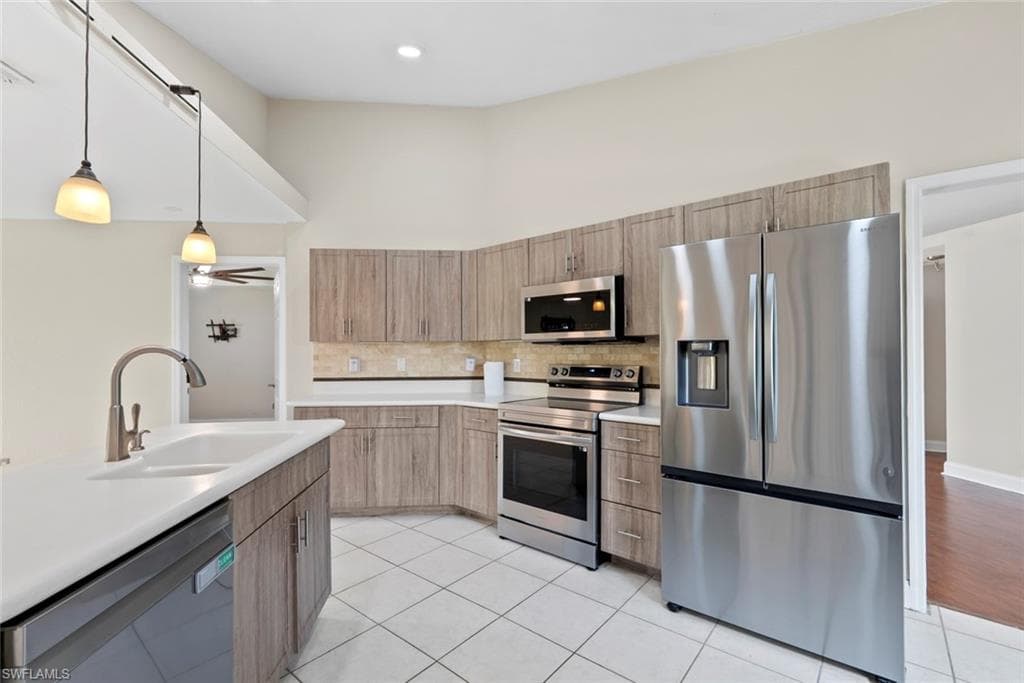3628 Kent DR-18