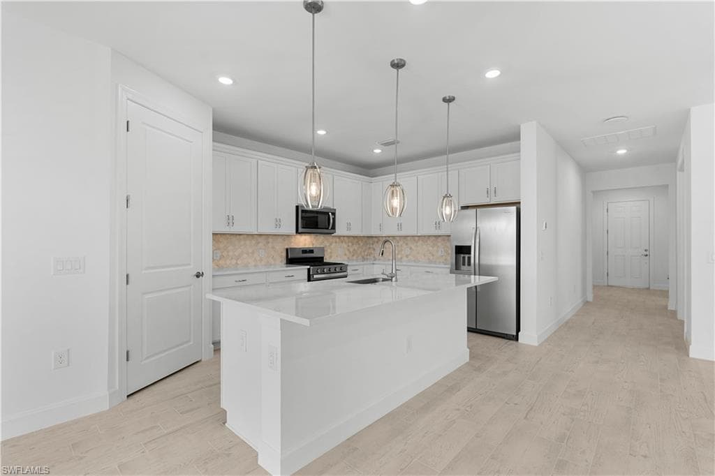 2104 Freemont WAY NE-2