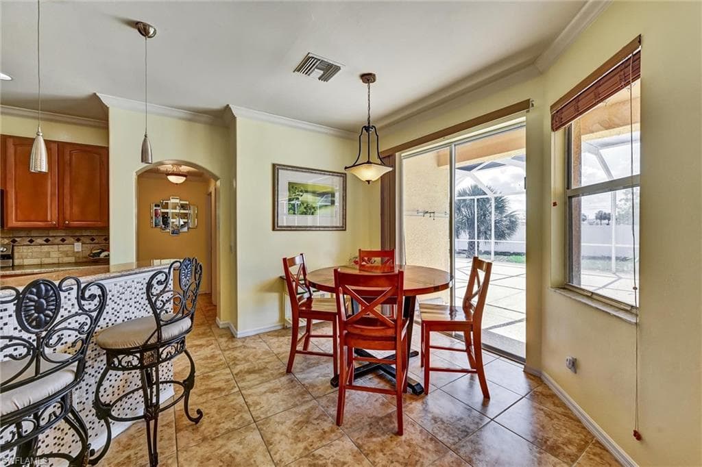 311 SW 32nd PL-25