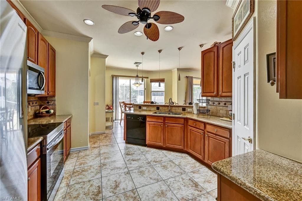 311 SW 32nd PL-27
