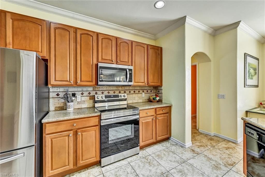 311 SW 32nd PL-28