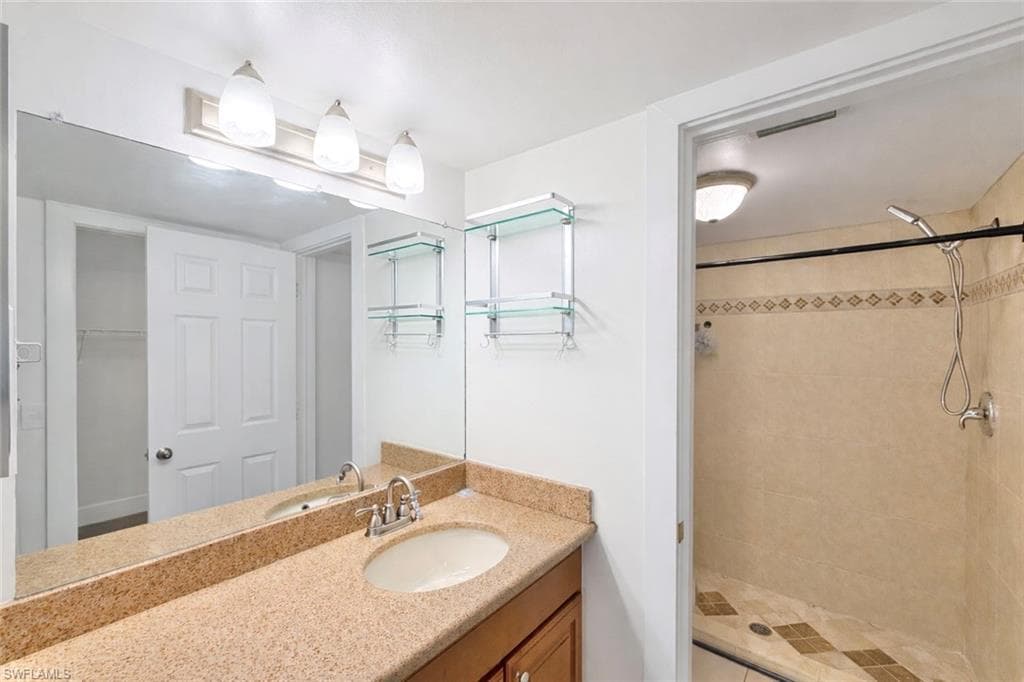534 Augusta BLVD E104-18