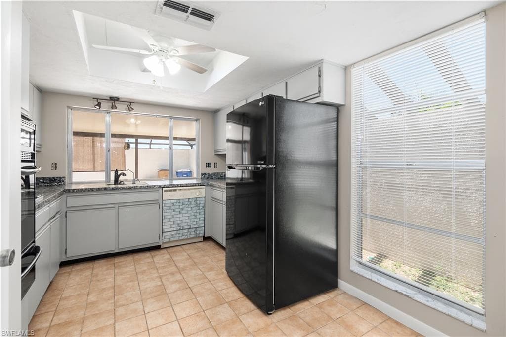 9749 Maplecrest CIR-6