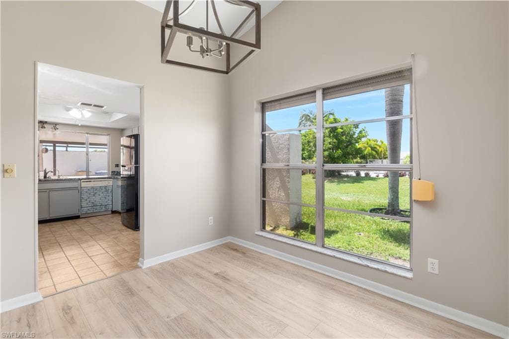 9749 Maplecrest CIR-3