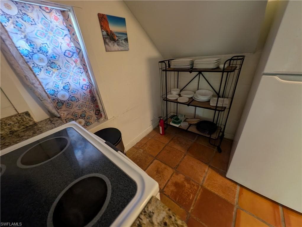 1637 Woodford AVE-22