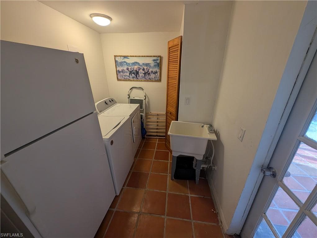 1637 Woodford AVE-12