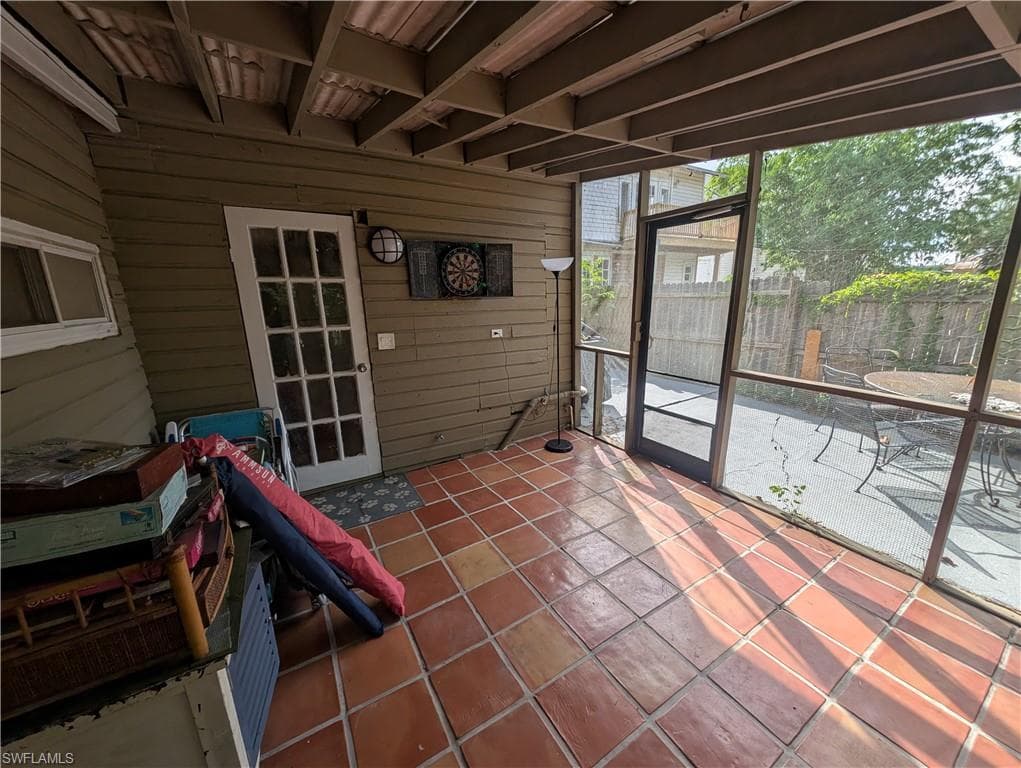 1637 Woodford AVE-15