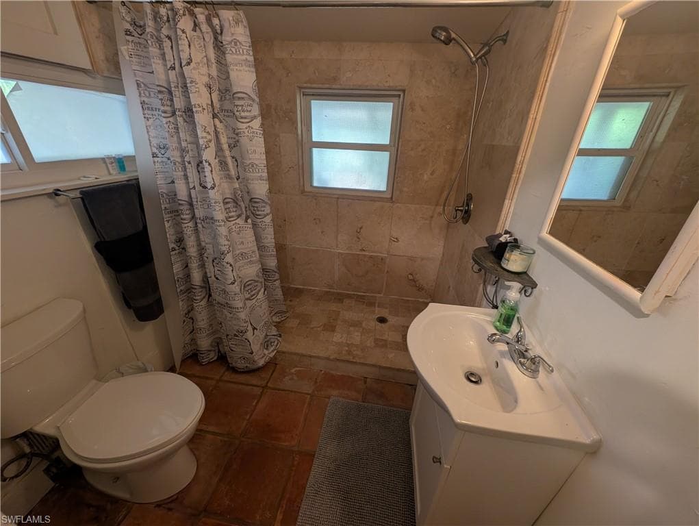 1637 Woodford AVE-11