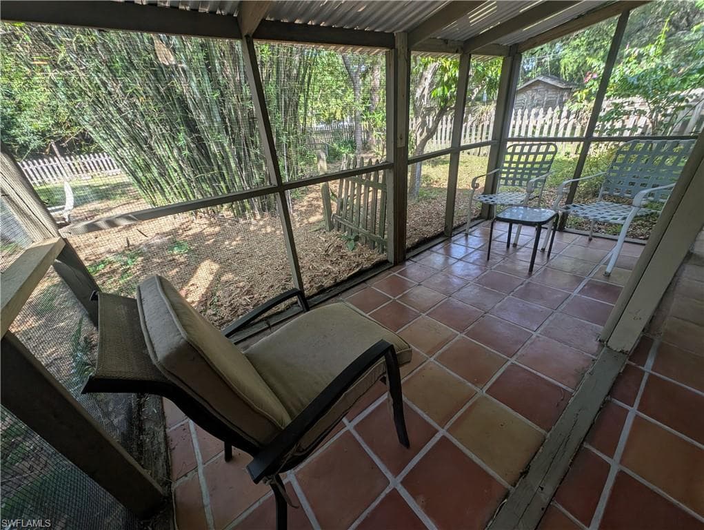 1637 Woodford AVE-21