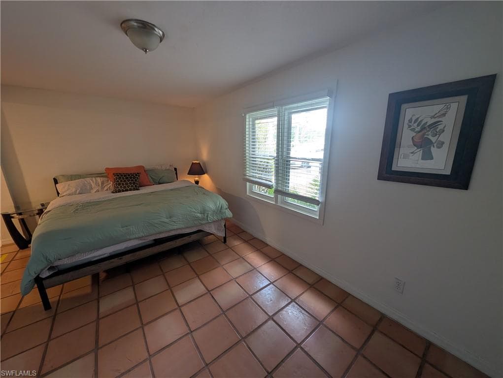1637 Woodford AVE-6