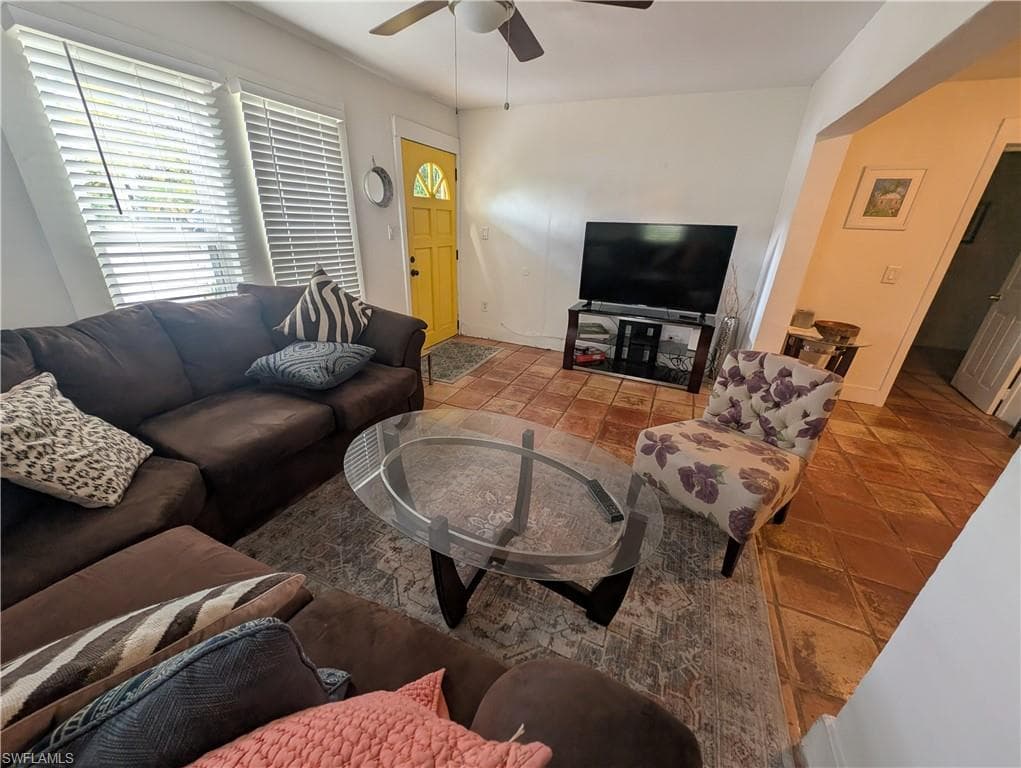 1637 Woodford AVE-2