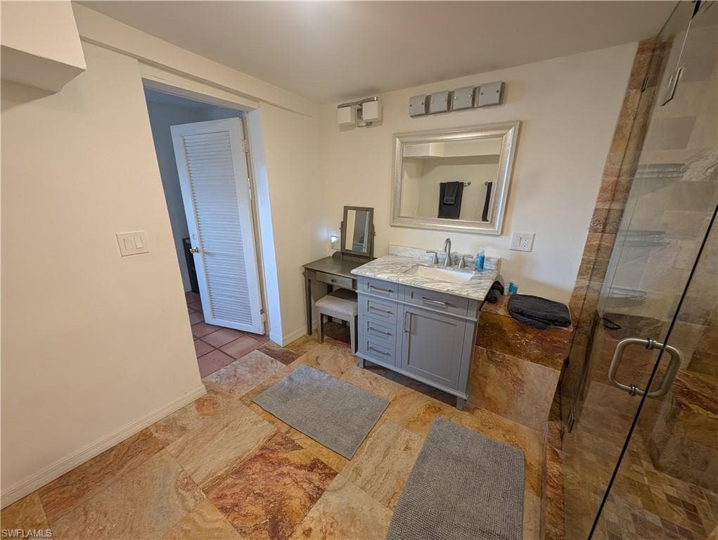 1637 Woodford AVE-9