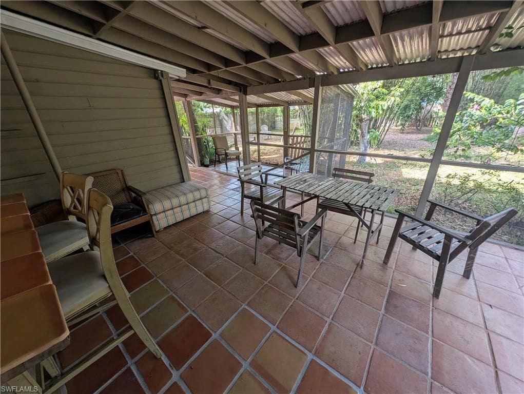 1637 Woodford AVE-14