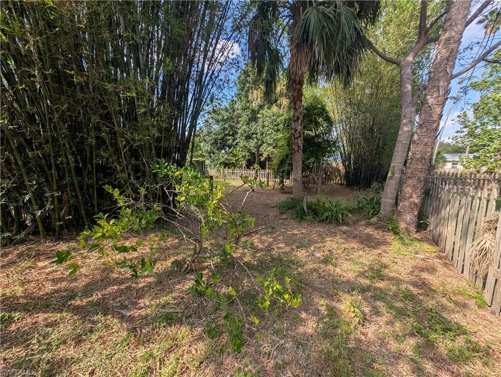 1637 Woodford AVE-18
