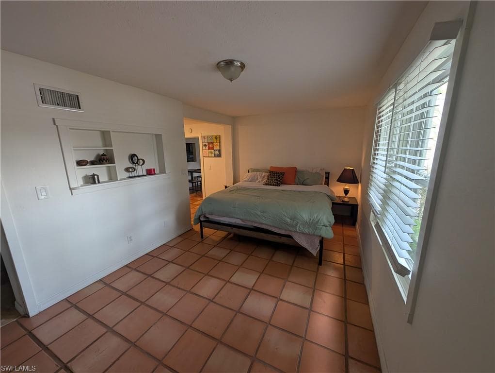 1637 Woodford AVE-7