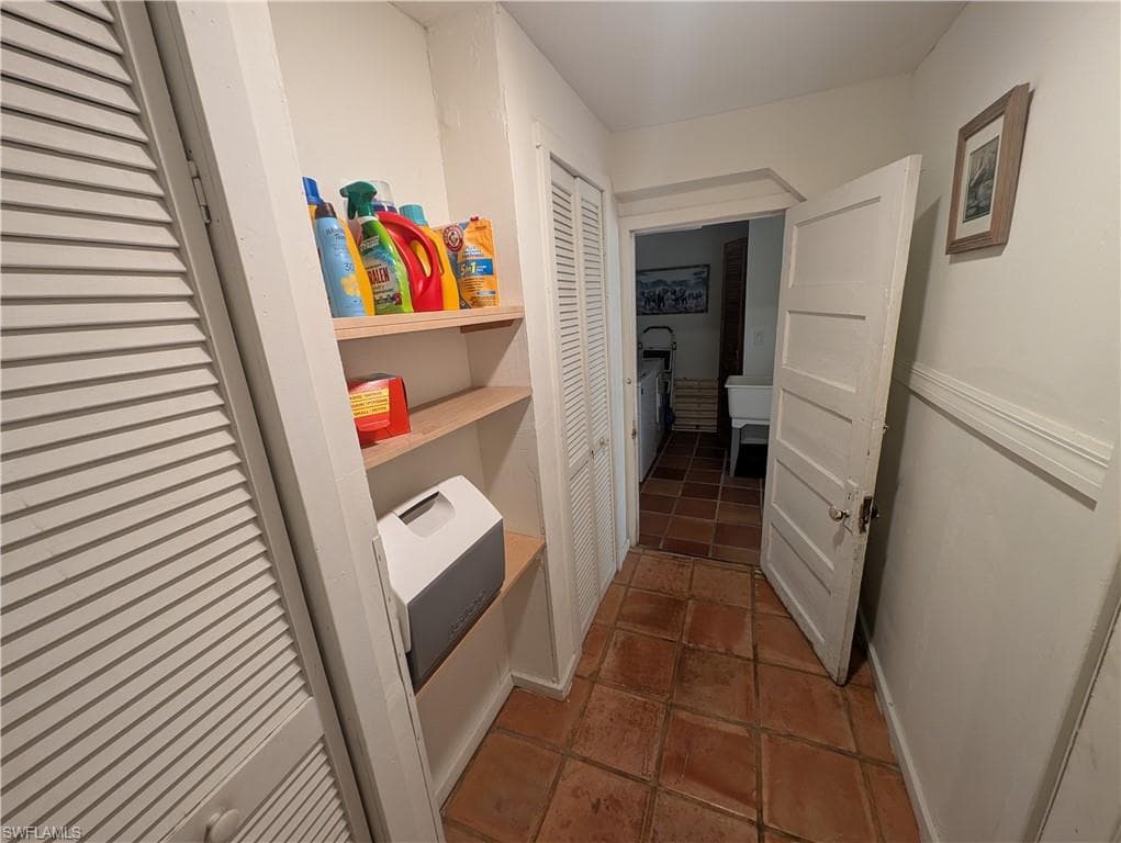 1637 Woodford AVE-24